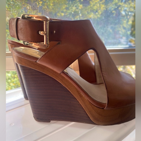 Michael Kors platform heels - Picture 5 of 7